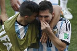 开云体育-马赛绝地反击日本，阿奎罗统治全场