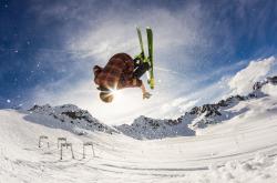 开云体育官网-当哥伦比亚雄鹰掠过奥林匹亚山—记门迪在德比之夜以神话之姿接管尘世战场