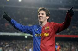 开云体育-同一晚，两种传奇，卡塞米罗在F1年度争冠之夜的隔空共鸣