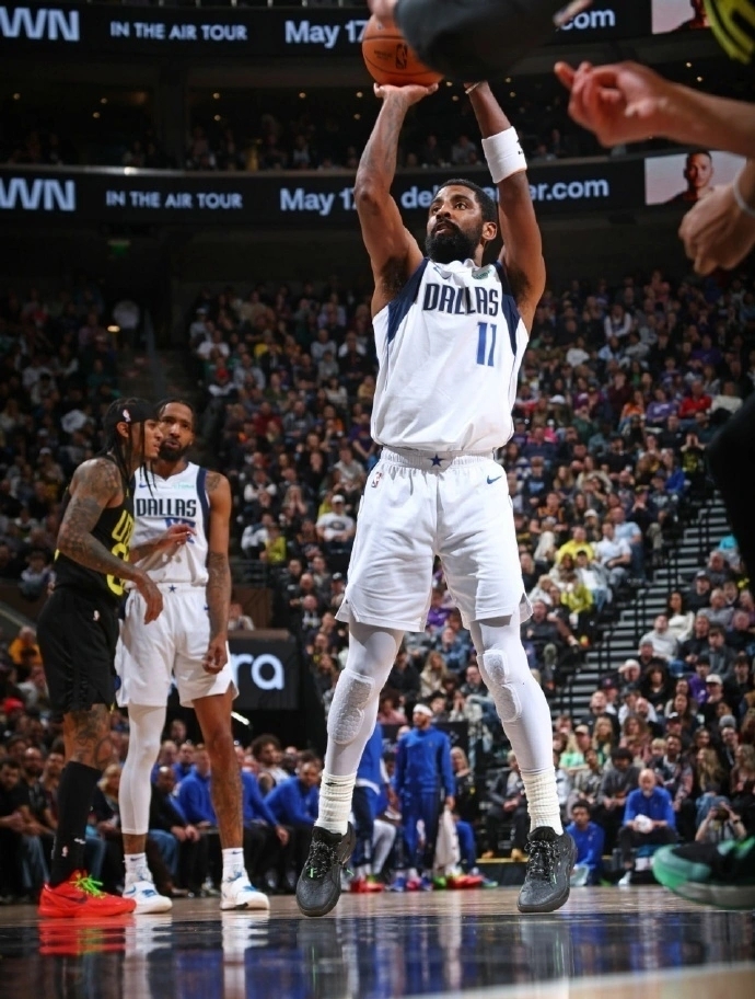 独行侠鏖战中国男篮,莫里斯一己之力扛起全队 独行侠鏖战中国男篮,莫里斯一己之力扛起全队