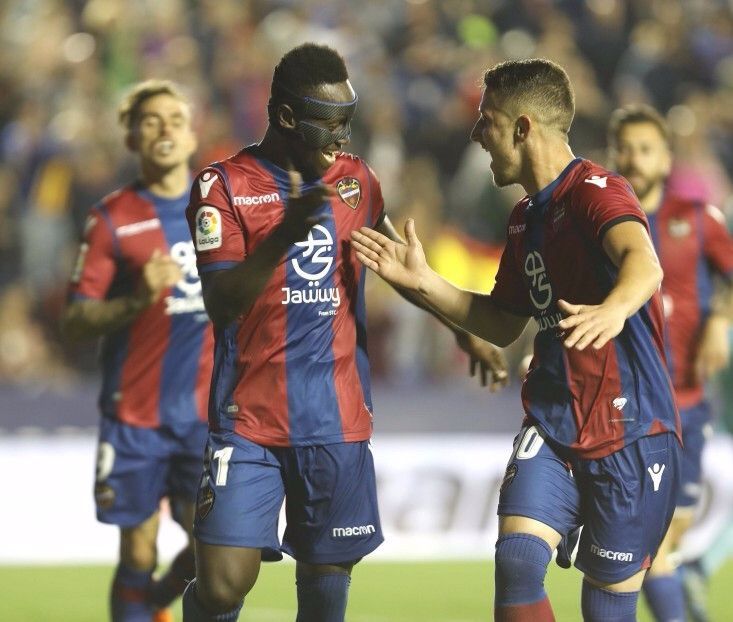 包含英国乒乓球队爆冷奥地利乒乓球队，波尔完成帽子戏法的词条