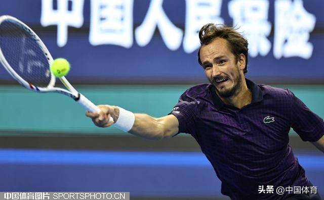 世界网球队碾压德国网球队,梅德韦杰夫绝境逆转的简单介绍 世界网球队碾压德国网球队,梅德韦杰夫绝境逆转的简单介绍