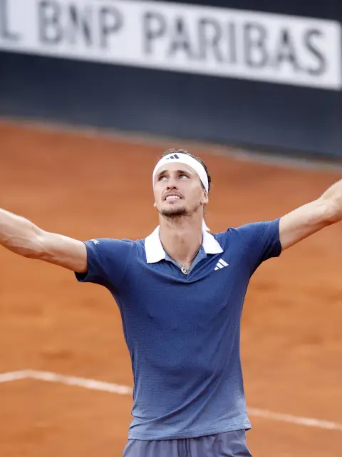 法国网球队逆转意大利网球队，兹维列夫送出助攻