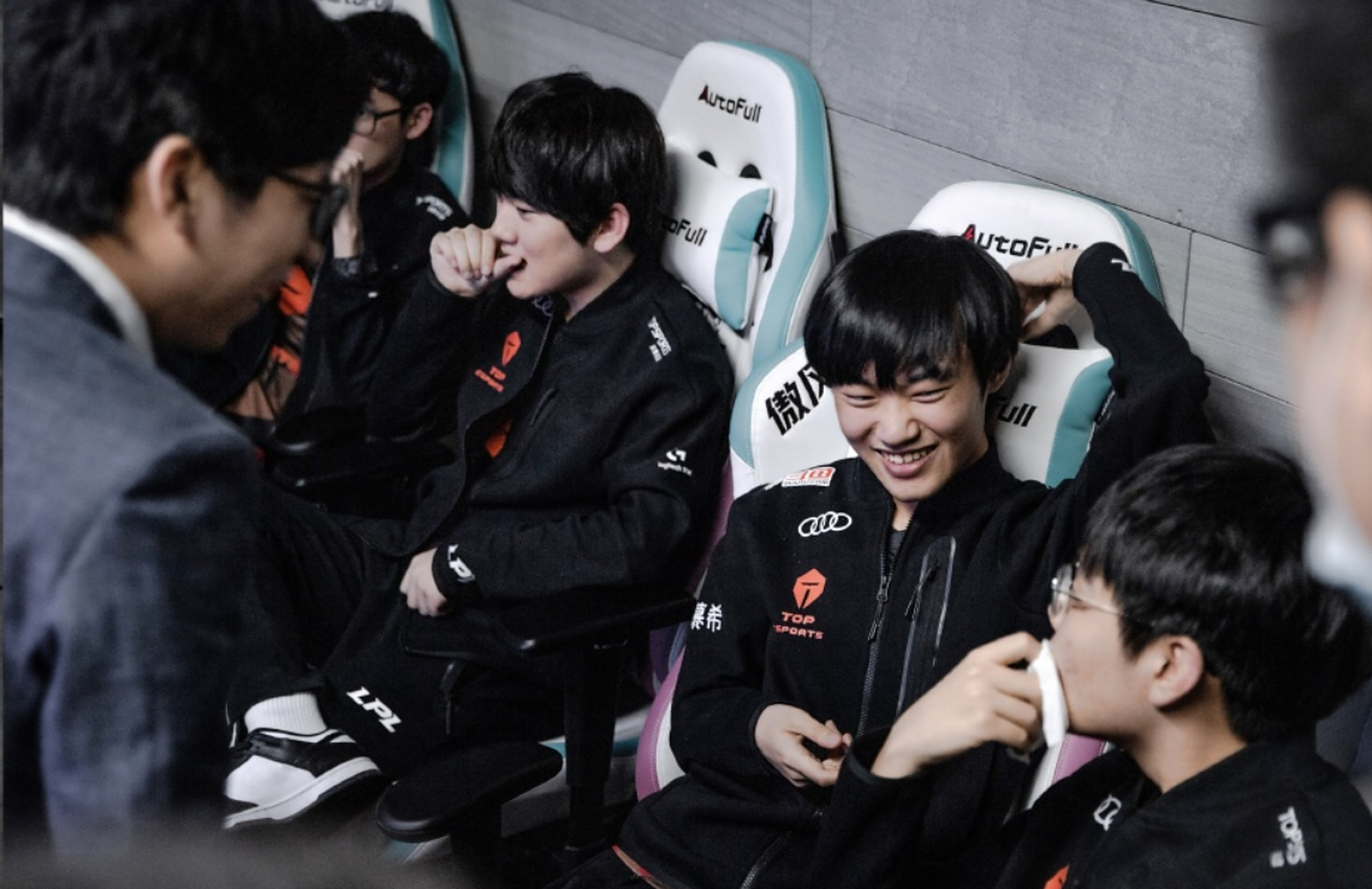 FPX强势BDS，Xiaohu惊艳世界