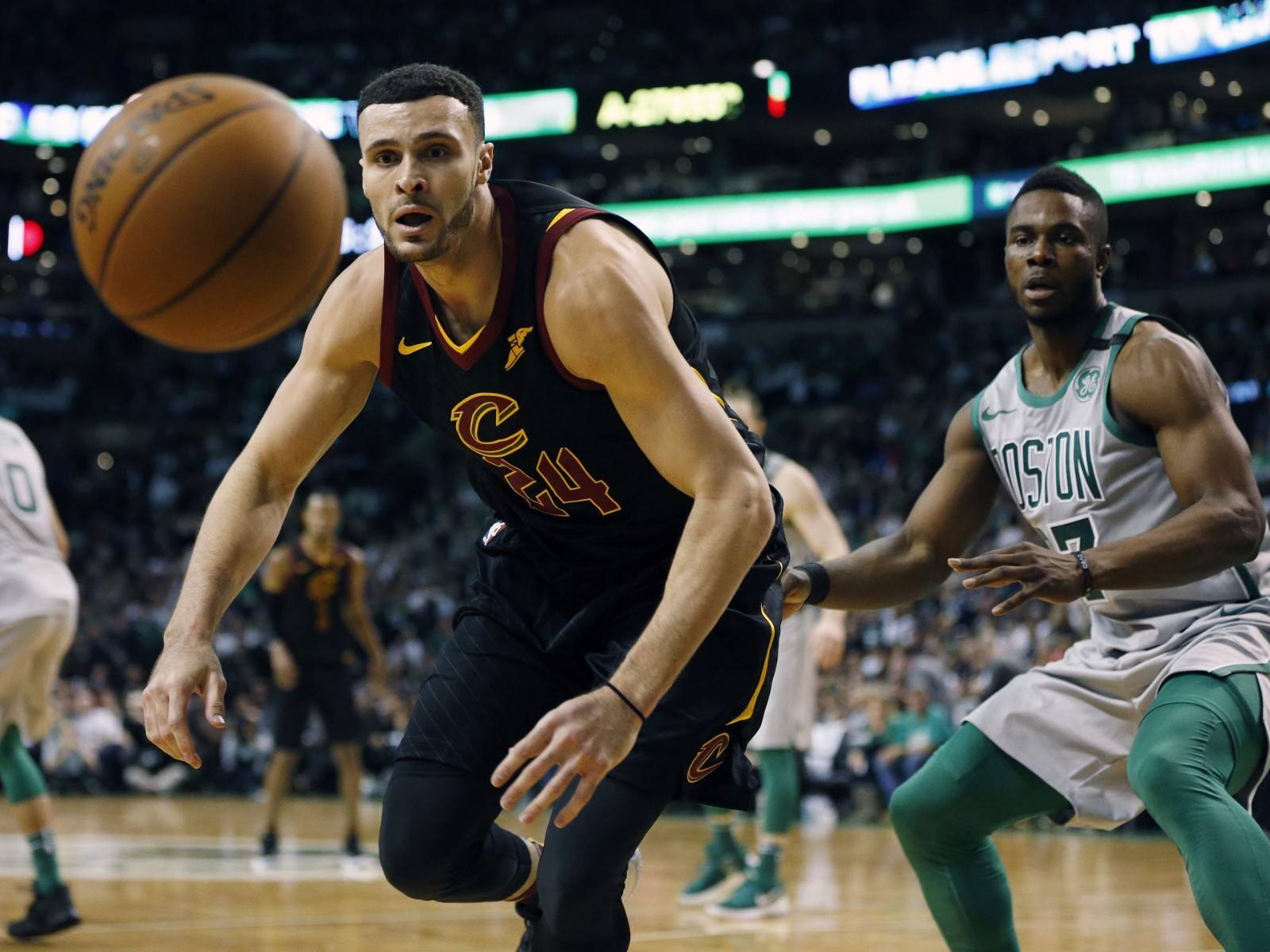 威廉姆斯轻取红牛二队，拉塞尔带队取胜