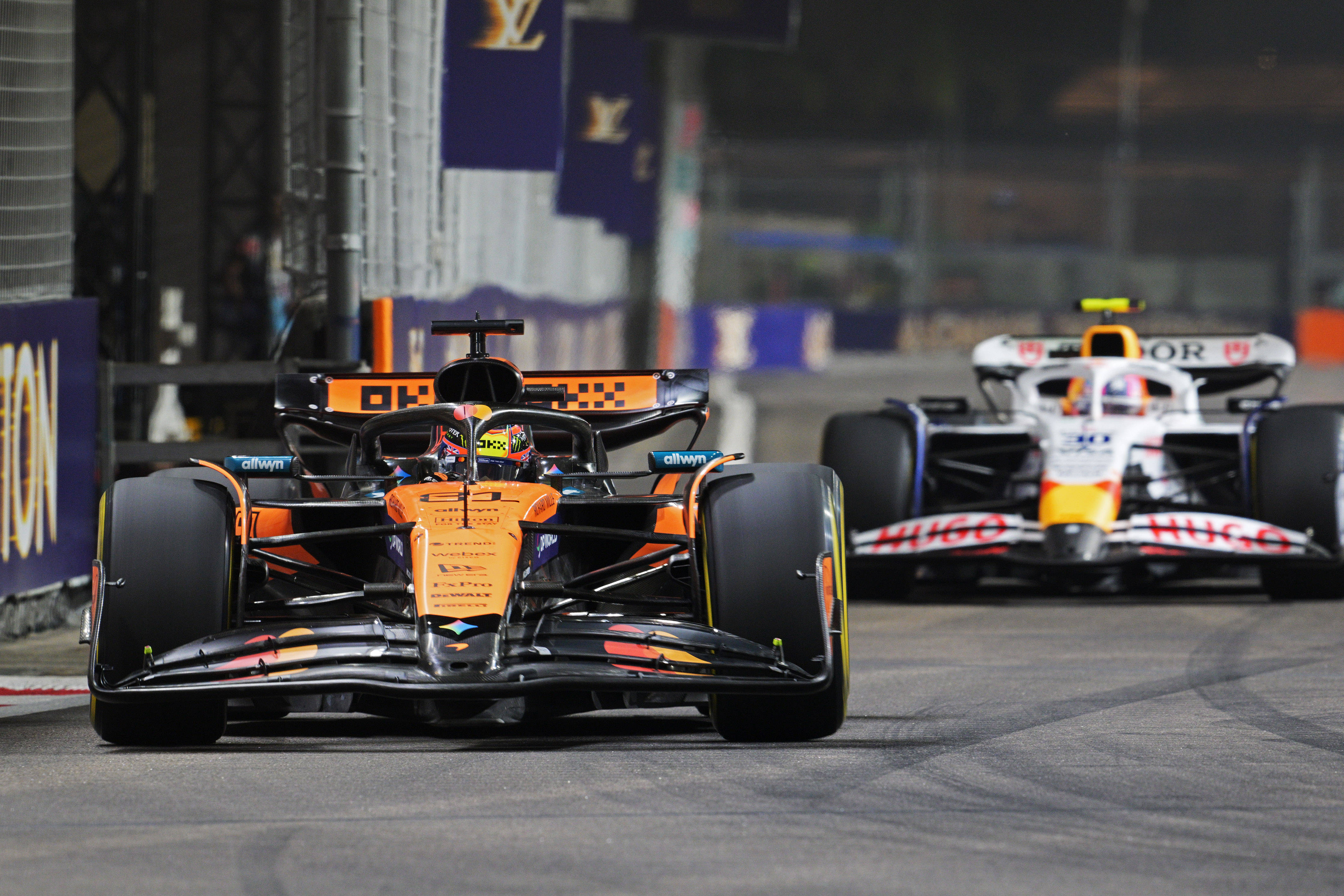 迈凯伦横扫红牛车队,维斯塔潘点燃赛场 迈凯伦横扫红牛车队,维斯塔潘点燃赛场