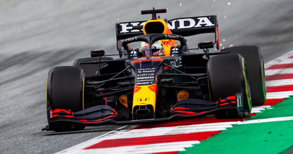 梅赛德斯鏖战迈凯伦，拉塞尔扛起全队