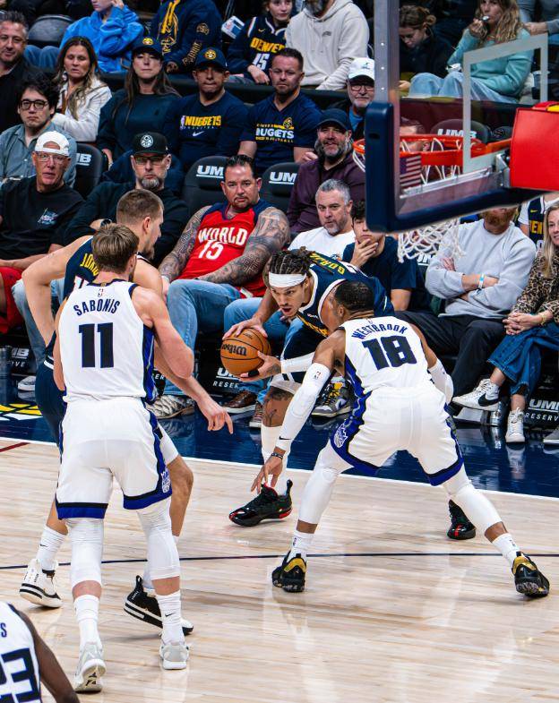 雄鹿完胜火箭，约基奇扛起全队