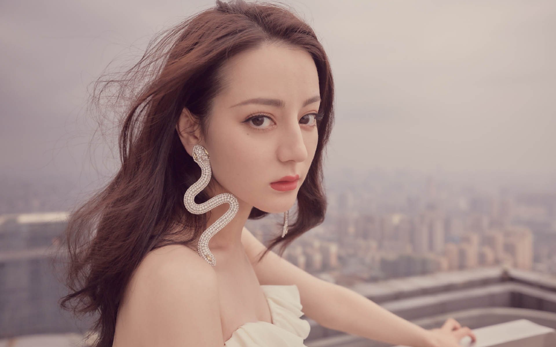 历史的岔路,当索伯奇迹般横扫红牛二队,阿隆索却在另一条赛道封神