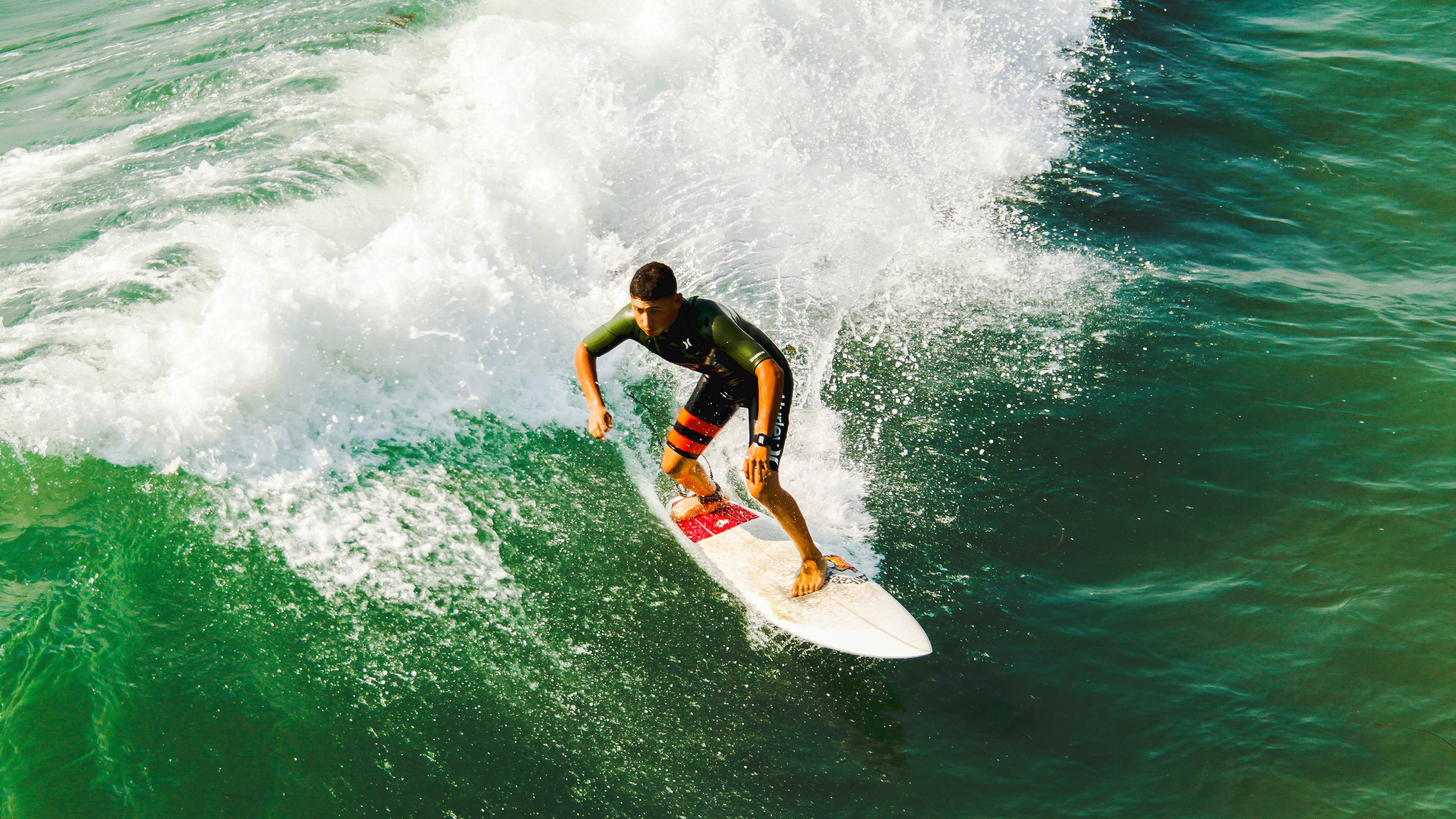 跨越太平洋的证明,欧文于沪上焦点战重塑江湖,黄蜂鏖战上海淬炼团队之魂