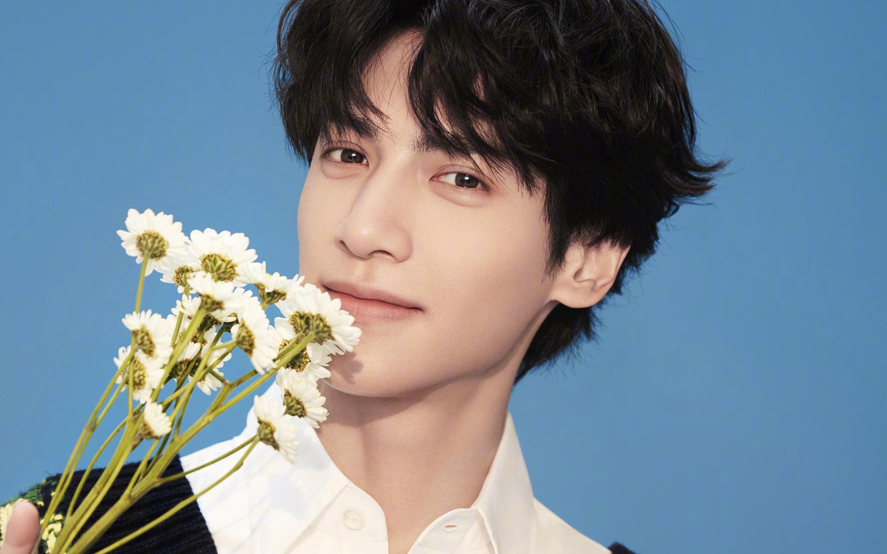 疾速与逆转，轰鸣赛道上的寂静，与震耳欲聋的翻盘心跳