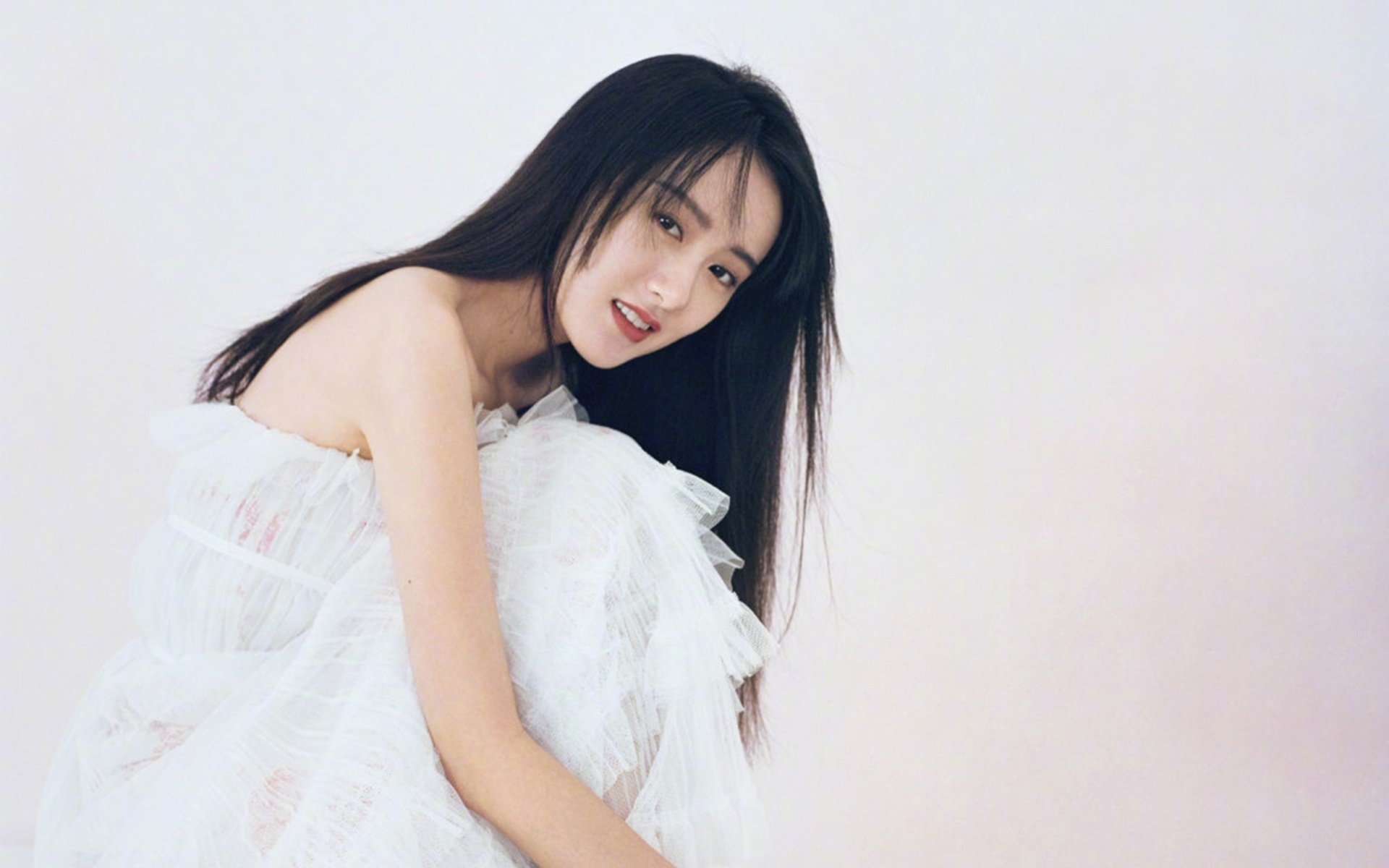 你提出的荷兰对阵安哥拉与德布劳内带动节奏这一组合存在一个核心的矛盾，德布劳内是比利时国家队的核心中场，并非荷兰队成员。因此，一个真实存在或历史性的荷兰vs安哥拉的比赛中，不可能有德布劳内出场