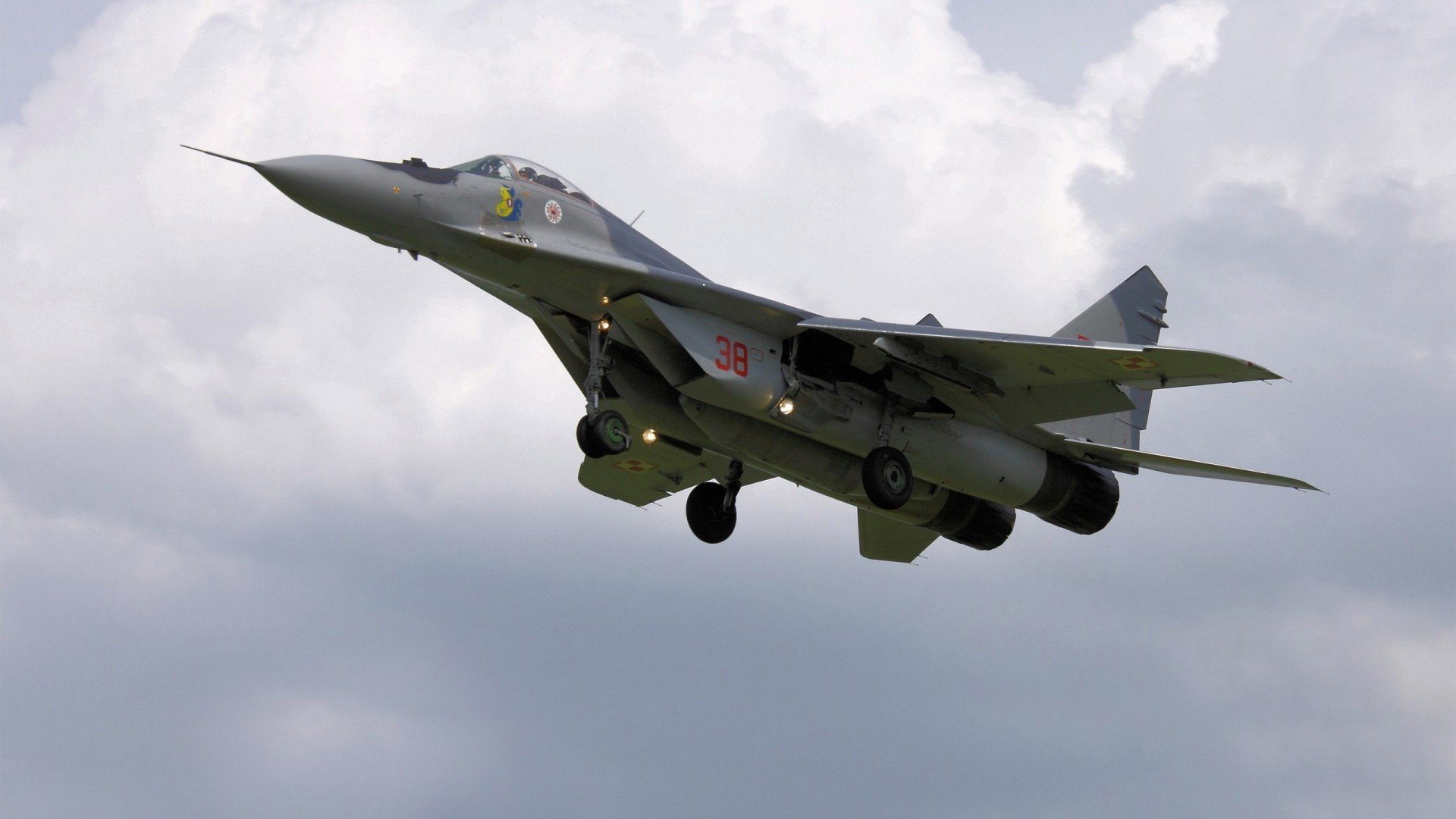 穹顶的鹰影,当欧陆篮坛惊雷响起时,猛龙的困局与老鹰的制空权